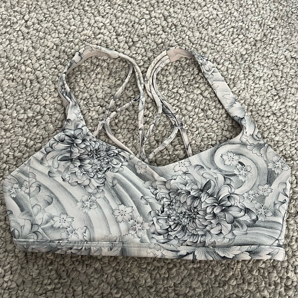 Lululemon sports bra